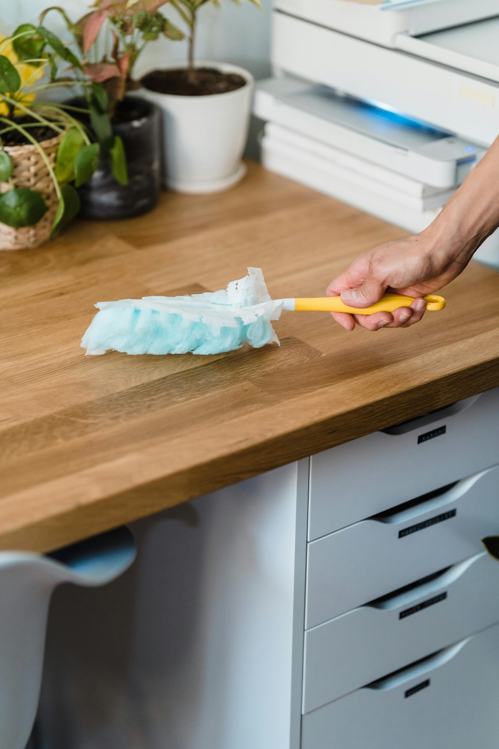 commercial clean of office desk